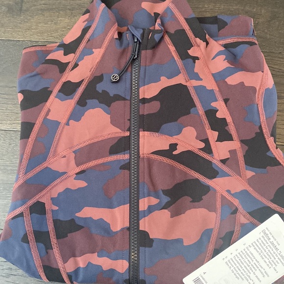 Lululemon- Define Jacket * Luon size 4 NWT - Picture 5 of 6